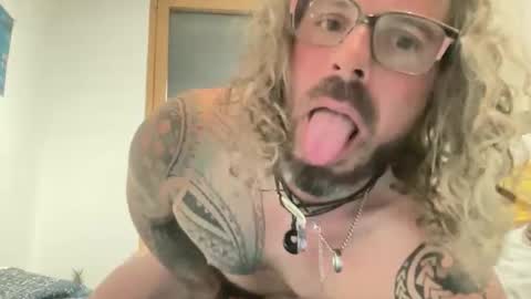 letmedoo2 online show from February 11, 9:31 pm