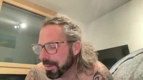 letmedoo2 online show from March 7, 9:01 pm