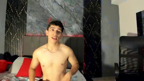 Hot Summer Boy online show from February 18, 10:29 pm