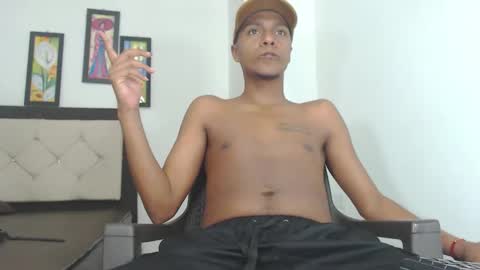 hotboyluxe online show from February 9, 2:05 am