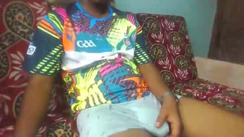 hotguyy001 online show from March 7, 9:18 am