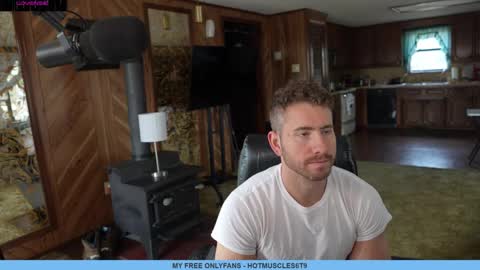 Snapshot of hotmuscles6t9 chatting on March 7, 3:18 pm hotmuscles6t9 online show from March 7, 3:18 pm