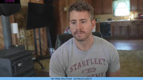 Snapshot of hotmuscles6t9 chatting on March 10, 7:40 pm hotmuscles6t9 online show from March 10, 7:40 pm