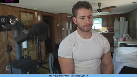 Snapshot of hotmuscles6t9 chatting on February 23, 7:25 pm hotmuscles6t9 online show from February 23, 7:25 pm