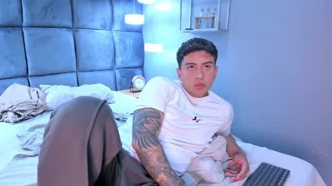 hott_boyy__ online show from November 7, 3:59 pm