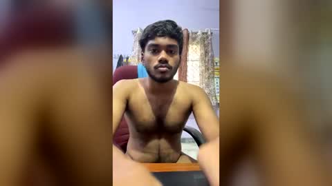 hottamilguy01 online show from July 2, 6:52 am