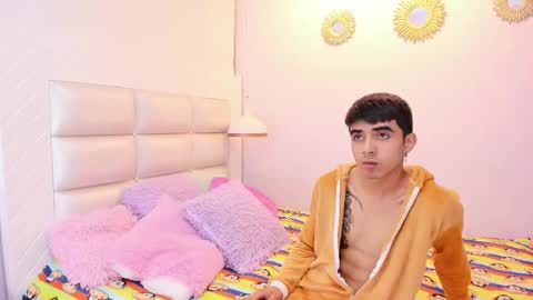 hottiie_guy online show from October 6, 6:45 pm