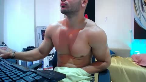 Snapshot of hugo_19cm chatting on September 18, 7:05 pm hugo19cm online show from September 18, 7:05 pm