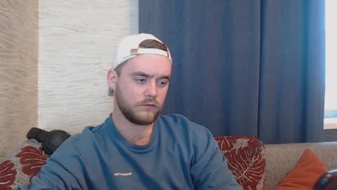 Snapshot of hugo__brad chatting on December 7, 10:23 am Hugo online show from December 7, 10:23 am
