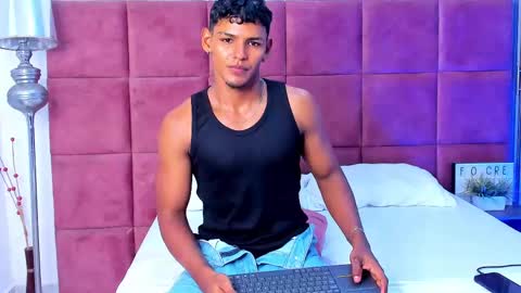 Snapshot of hugo_cano chatting on September 16, 9:37 pm Hugo Cano online show from September 16, 9:37 pm