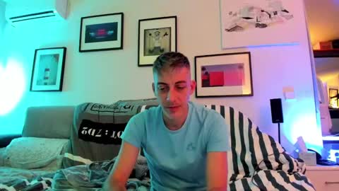 Snapshot of hugolandcam chatting on December 7, 5:42 pm Hugo online show from December 7, 5:42 pm
