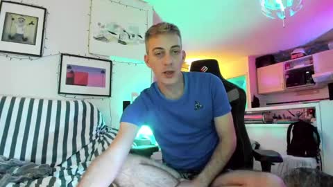 Snapshot of hugolandcam chatting on December 16, 9:20 pm Hugo online show from December 16, 9:20 pm