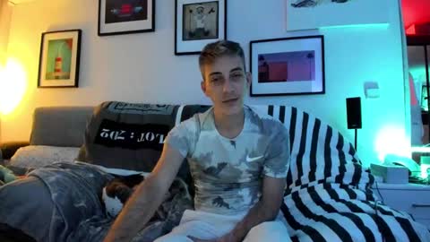 Snapshot of hugolandcam chatting on December 2, 8:42 pm Hugo online show from December 2, 8:42 pm