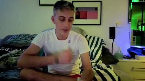 Snapshot of hugolandcam chatting on January 9, 9:16 pm Hugo online show from January 9, 9:16 pm