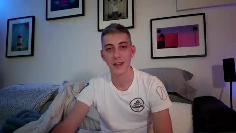 Snapshot of hugolandcam chatting on February 12, 9:01 pm Hugo online show from February 12, 9:01 pm