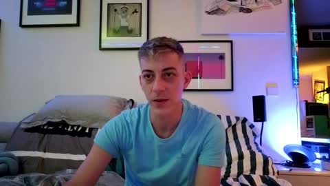 Snapshot of hugolandcam chatting on January 5, 5:41 pm Hugo online show from January 5, 5:41 pm