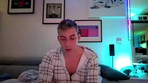 Snapshot of hugolandcam chatting on March 2, 3:52 pm Hugo online show from March 2, 3:52 pm