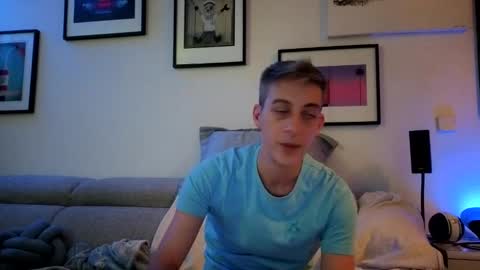 Snapshot of hugolandcam chatting on January 31, 9:05 pm Hugo online show from January 31, 9:05 pm