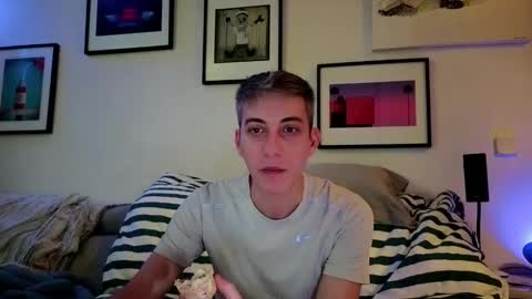 Snapshot of hugolandcam chatting on February 3, 9:07 pm Hugo online show from February 3, 9:07 pm