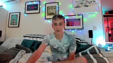 Snapshot of hugolandcam chatting on December 21, 8:54 pm Hugo online show from December 21, 8:54 pm
