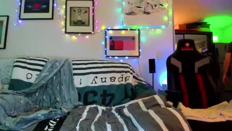 Snapshot of hugolandcam chatting on December 13, 8:58 pm Hugo online show from December 13, 8:58 pm