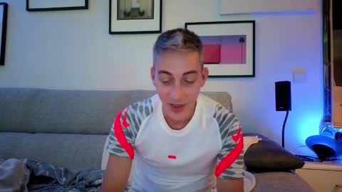 Snapshot of hugolandcam chatting on October 5, 7:29 pm Hugo online show from October 5, 7:29 pm