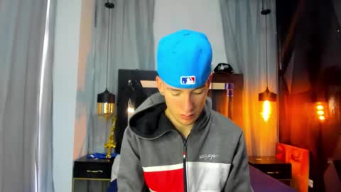 hunterheat_ online show from December 21, 11:40 am