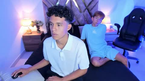 Son Hyunjin online show from November 16, 5:59 pm