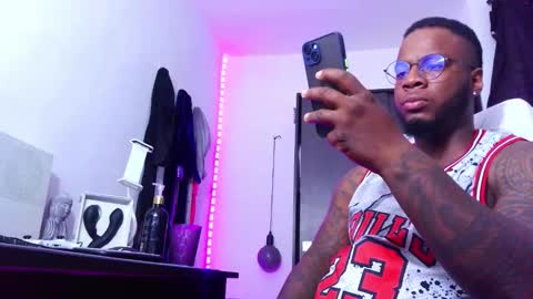 Snapshot of iam_hotbbc chatting on September 12, 3:39 am Mr H Independent model online show from September 12, 3:39 am