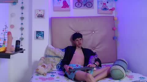 iam_lukas__ online show from December 16, 6:59 pm