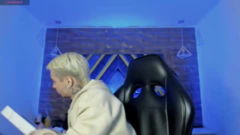 IAN CASTILLO online show from February 16, 11:19 am