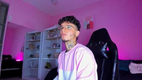 IAN CASTILLO online show from December 15, 11:18 am