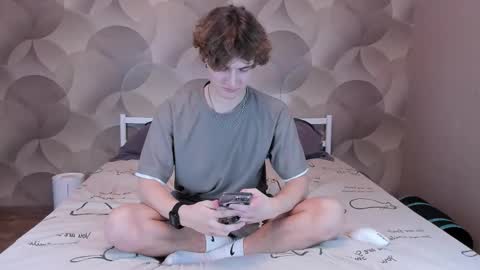 Ian Flor online show from February 12, 3:18 pm