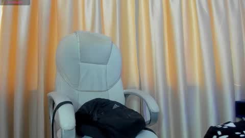 Snapshot of iangel_ chatting on October 6, 11:26 am ian online show from October 6, 11:26 am