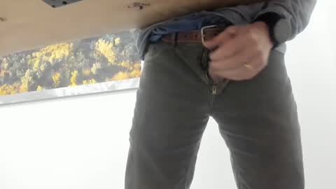 idfunguy2023 online show from December 11, 12:35 am
