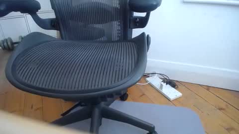 ijustmetagirlnamed online show from October 25, 10:17 am