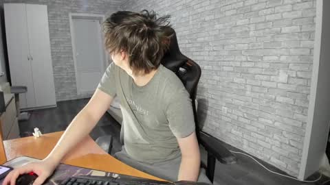 iliaskris online show from February 26, 1:11 am