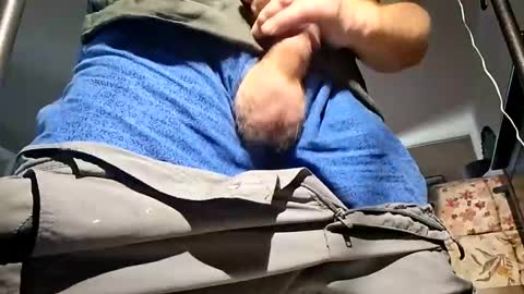 Iminyourroom online show from April 6, 8:31 pm