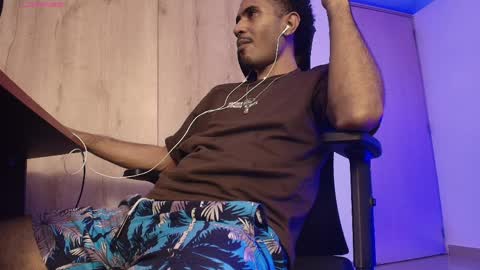 Daniel   thumb up me please its important Im new INDEPENDENT MODEL online show from April 8, 4:57 am