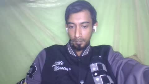 interne8famous online show from January 8, 12:43 pm