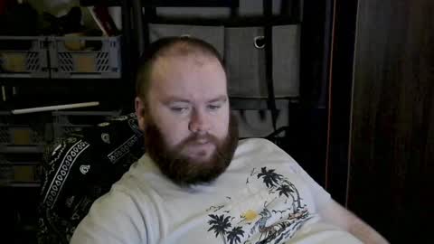 twitter theirishman205 online show from December 4, 3:43 pm