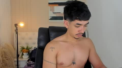 isaac_cryston online show from February 9, 9:52 pm