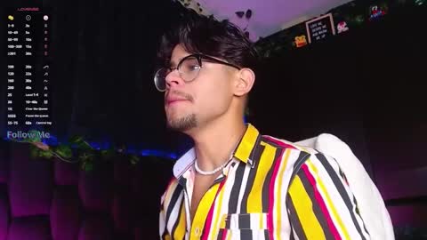 Snapshot of isaac_saenz chatting on January 18, 11:11 pm Isaac Saenz. online show from January 18, 11:11 pm
