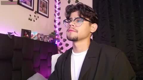 Snapshot of isaac_saenz chatting on January 30, 11:13 pm Isaac Saenz. online show from January 30, 11:13 pm