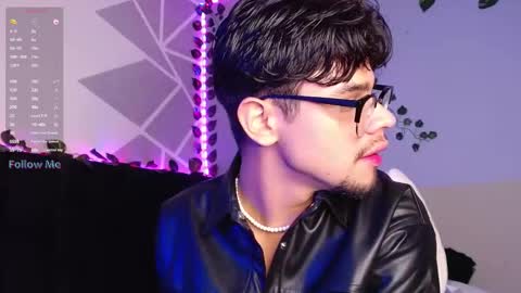 Snapshot of isaac_saenz chatting on December 5, 12:41 am Isaac Saenz. online show from December 5, 12:41 am