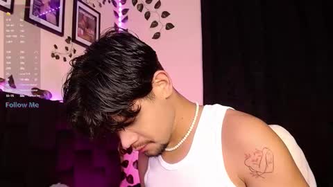 Snapshot of isaac_saenz chatting on January 29, 10:11 pm Isaac Saenz. online show from January 29, 10:11 pm
