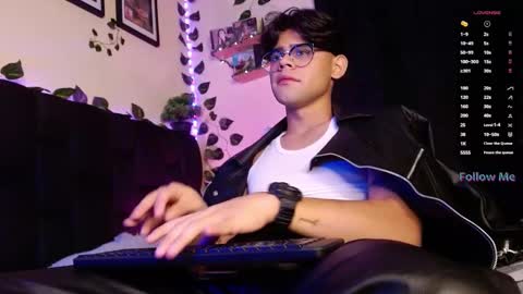 Snapshot of isaac_saenz chatting on February 20, 10:04 pm Isaac Saenz. online show from February 20, 10:04 pm