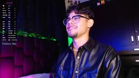 Snapshot of isaac_saenz chatting on December 17, 12:23 am Isaac Saenz. online show from December 17, 12:23 am