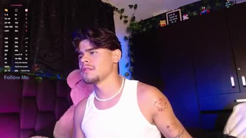 Snapshot of isaac_saenz chatting on January 17, 1:04 am Isaac Saenz. online show from January 17, 1:04 am