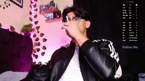 Snapshot of isaac_saenz chatting on February 22, 12:05 am Isaac Saenz. online show from February 22, 12:05 am